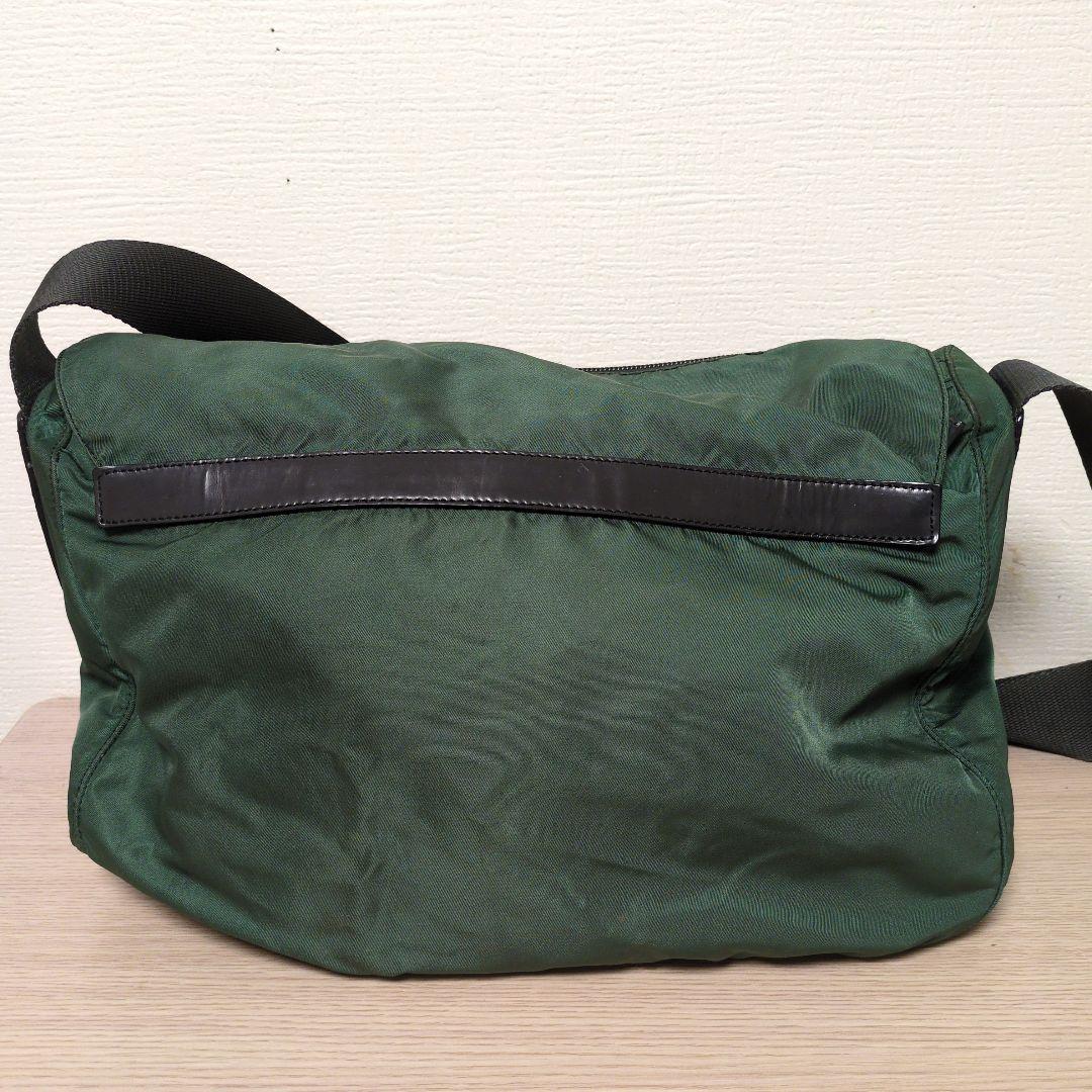 PRADA グリーン メッセンジャーバッグ