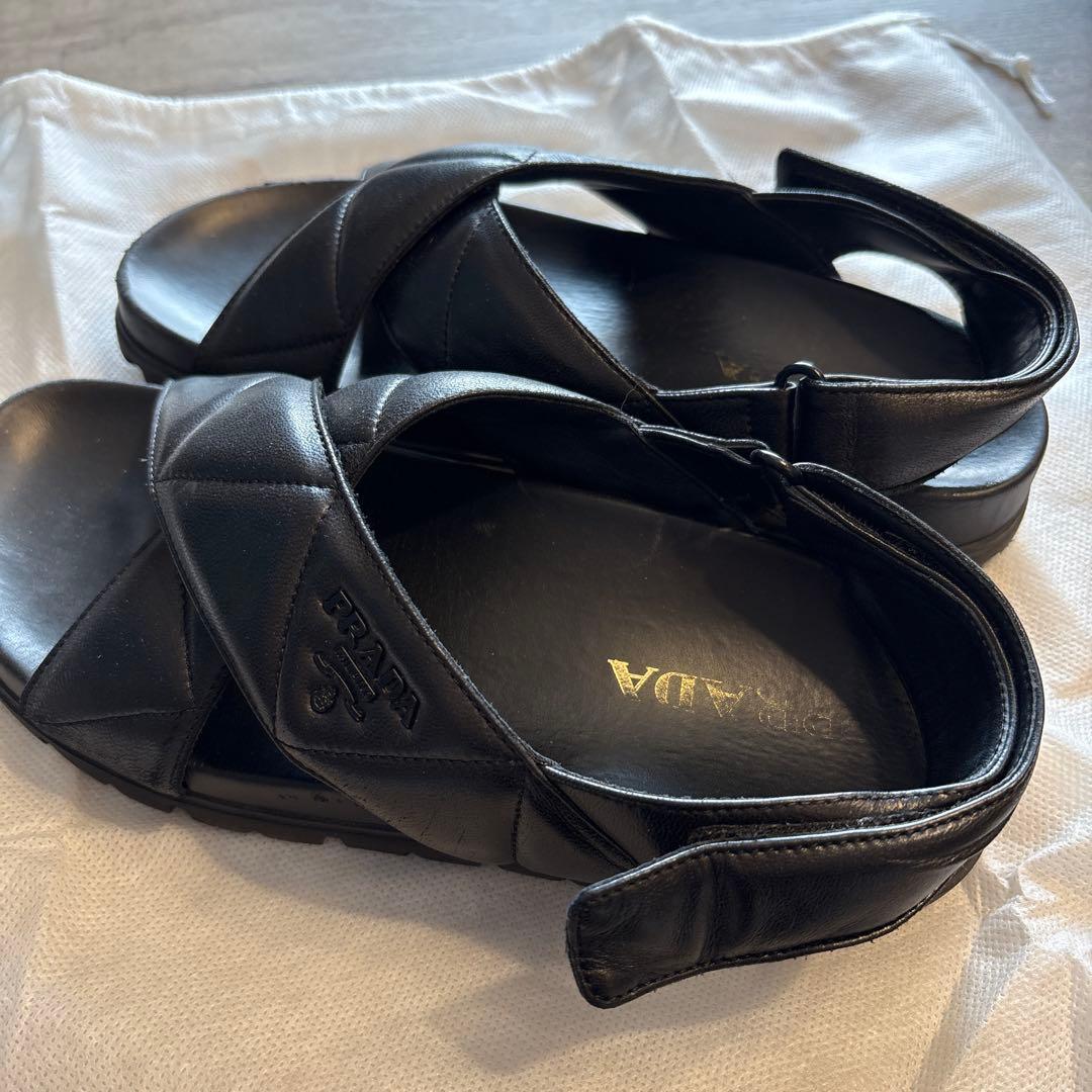 24時間以内発送！早い者勝ち！定価100000！PRADA ブラックサンダル