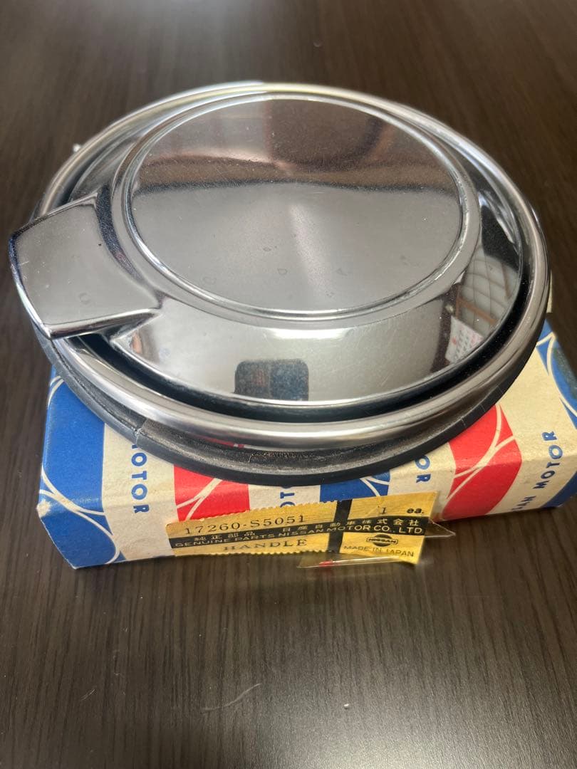 スカイラインジャパン燃料キャップカバー