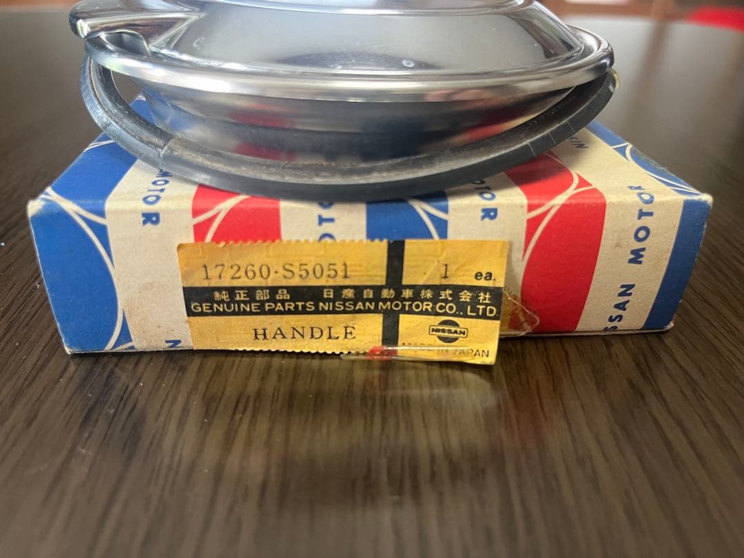 スカイラインジャパン燃料キャップカバー