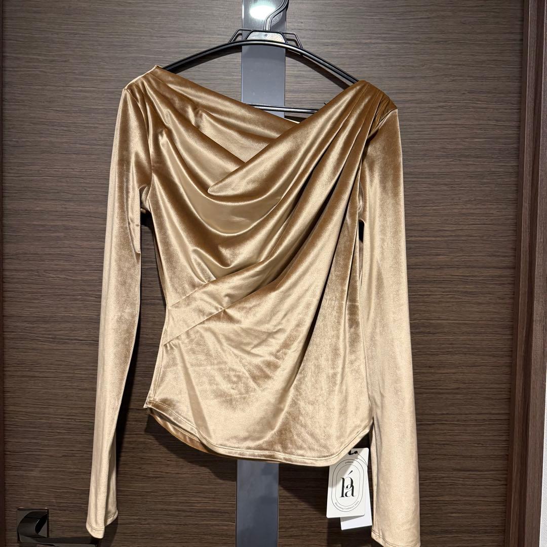 【新品未使用】Polaura グロッシーベロアドレープトップス