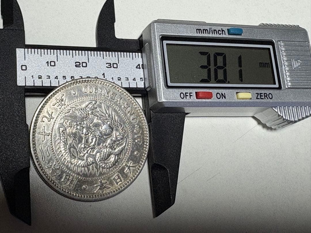 く*み様 【本物保証】　美品　一圓銀貨　明治29年銘　26.96g