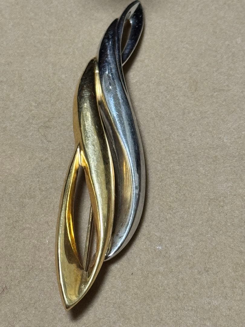 う*ん様 K18/Pt900コンビ　デザインブローチ