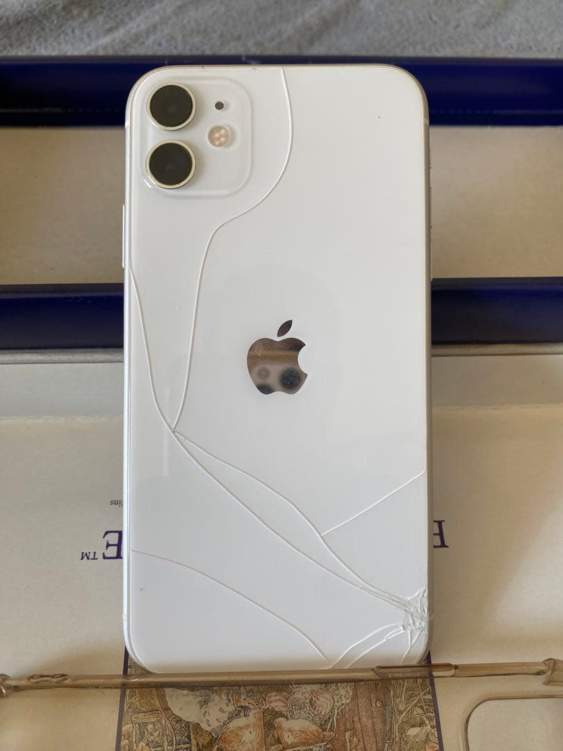 iPhone 11 ホワイト 75%バッテリー