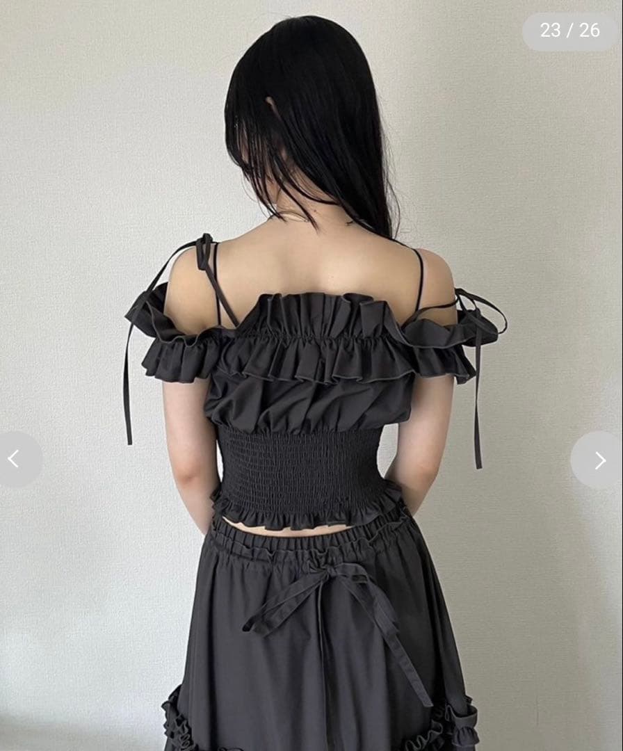 完売色♥️新品タグ付き✨ LILY BROWN 2wayデコルテフリルトップス