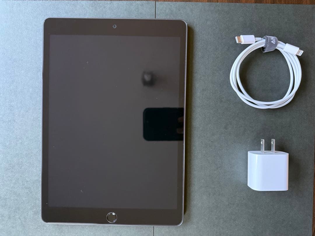 Apple iPad 第9世代（64GB）シルバー 本体 箱と充電器付き