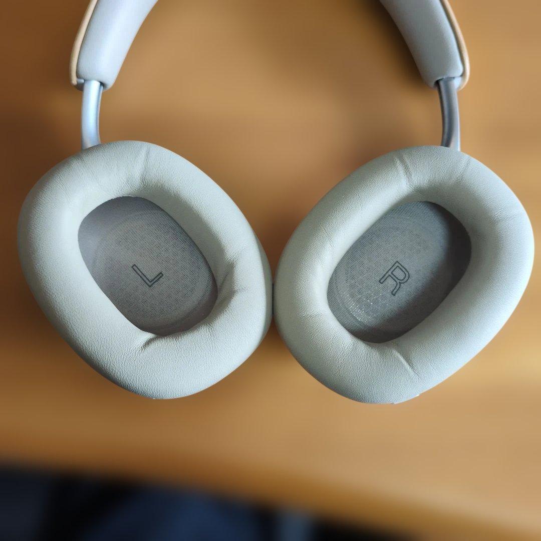 Bowers & Wilkins Px8/T タン