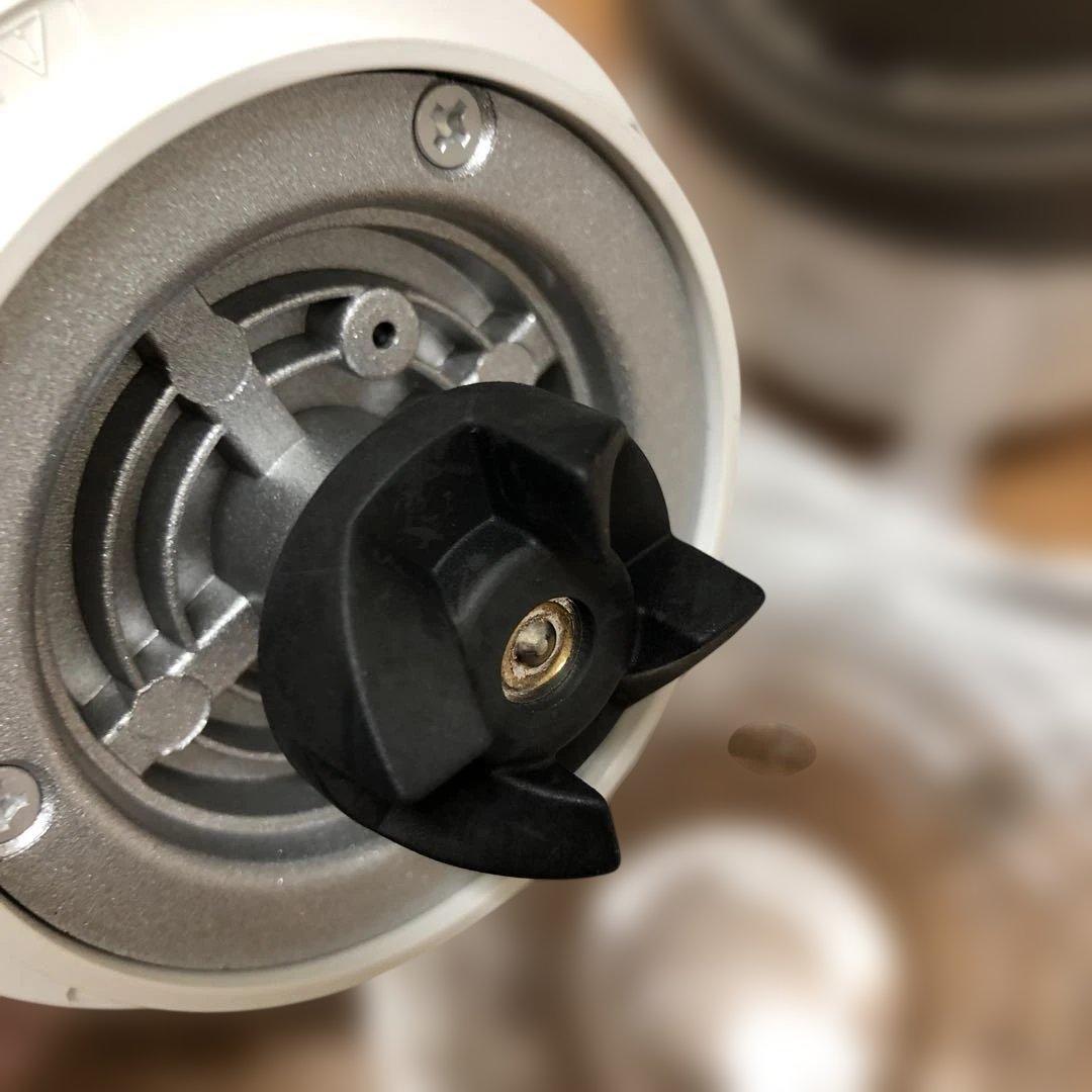 [美品] iwatani サイレントミルサー IFM-S30G おろしカッター付