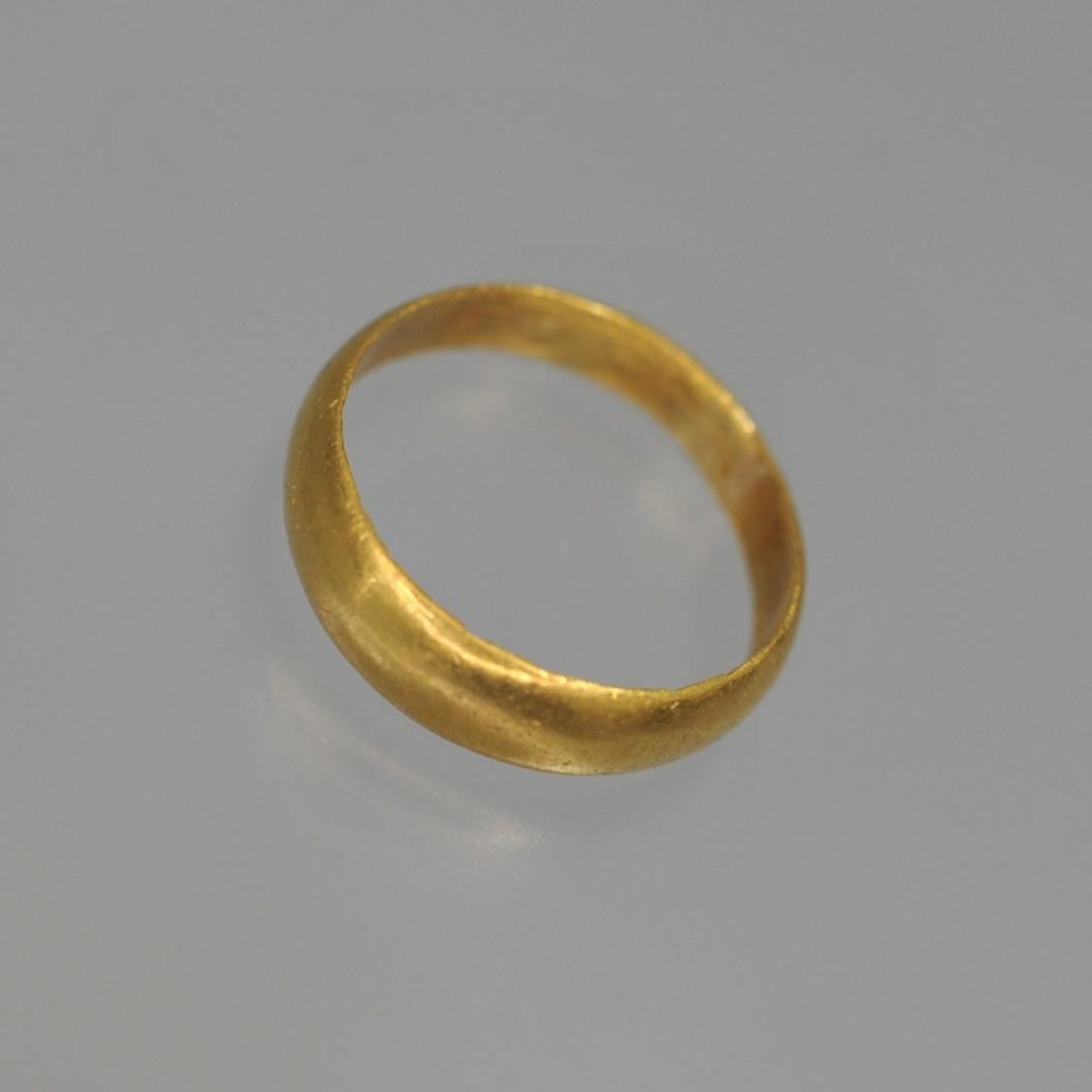 純金リング　甲丸型　４．２ｇ　１５号サイズ