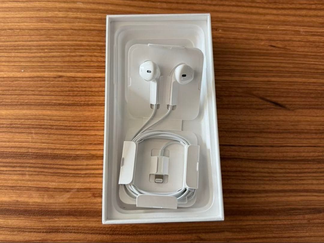 iPhone 8 Plus (RED) 64GB バッテリー80% イヤホン付