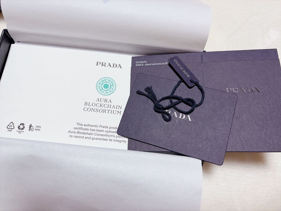 PRADA iPhone15 サフィアーノレザー ブルー