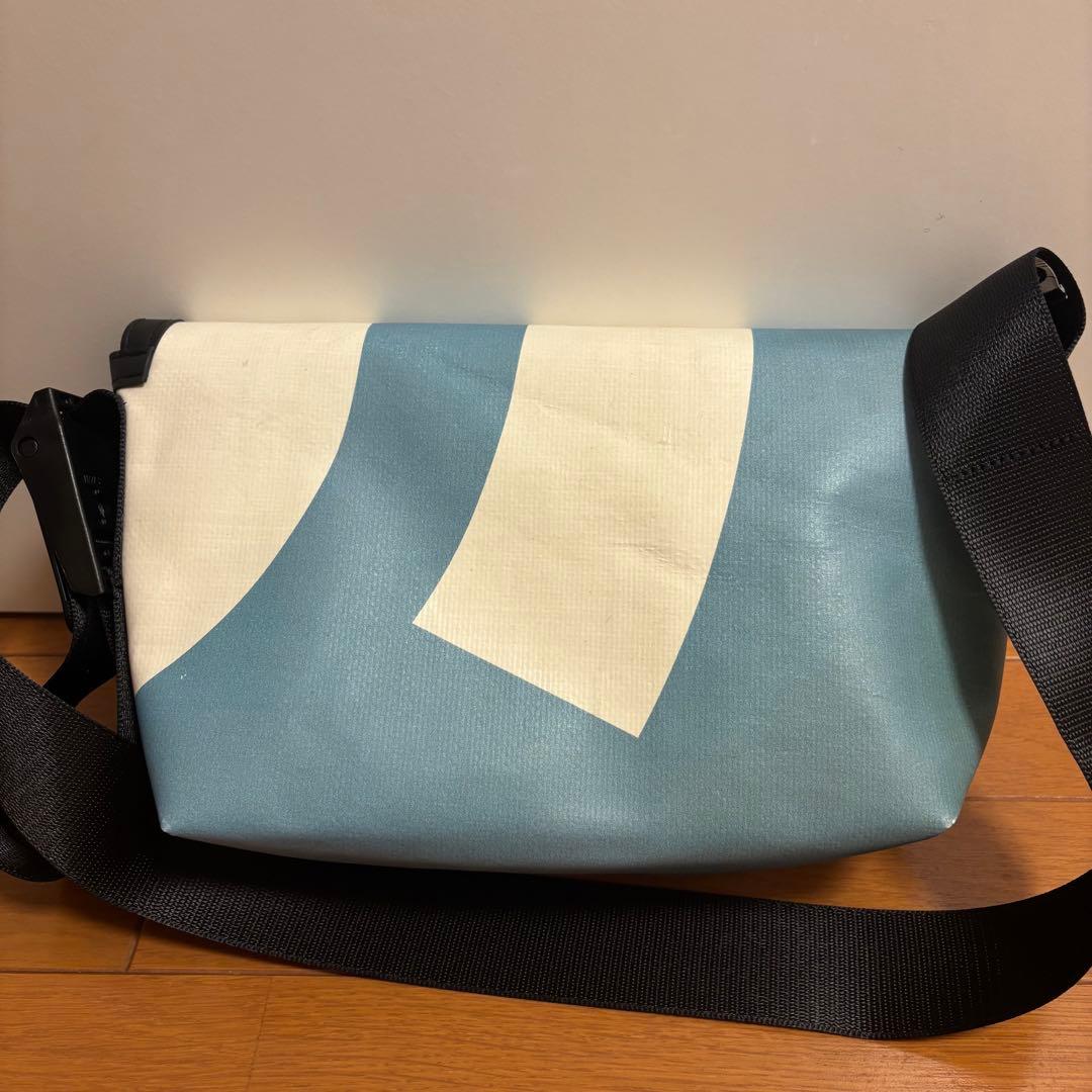 【ほぼ未使用】FREITAG ショルダーバッグ 青/白