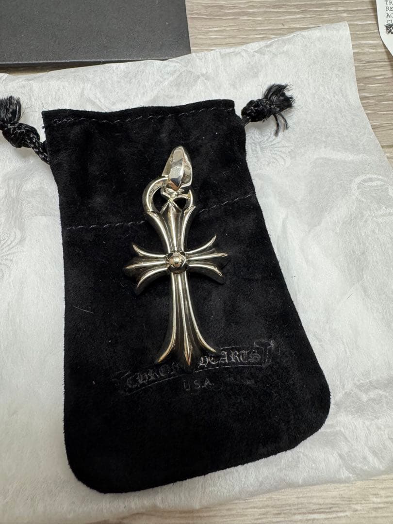 Kon　CHクロスペンダントスモール with ベイル