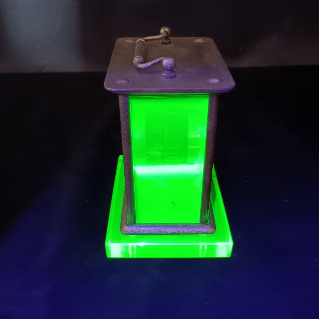 ウランガラス　置時計　ゼンマイ式 　動作確認済み　レトロ　時計