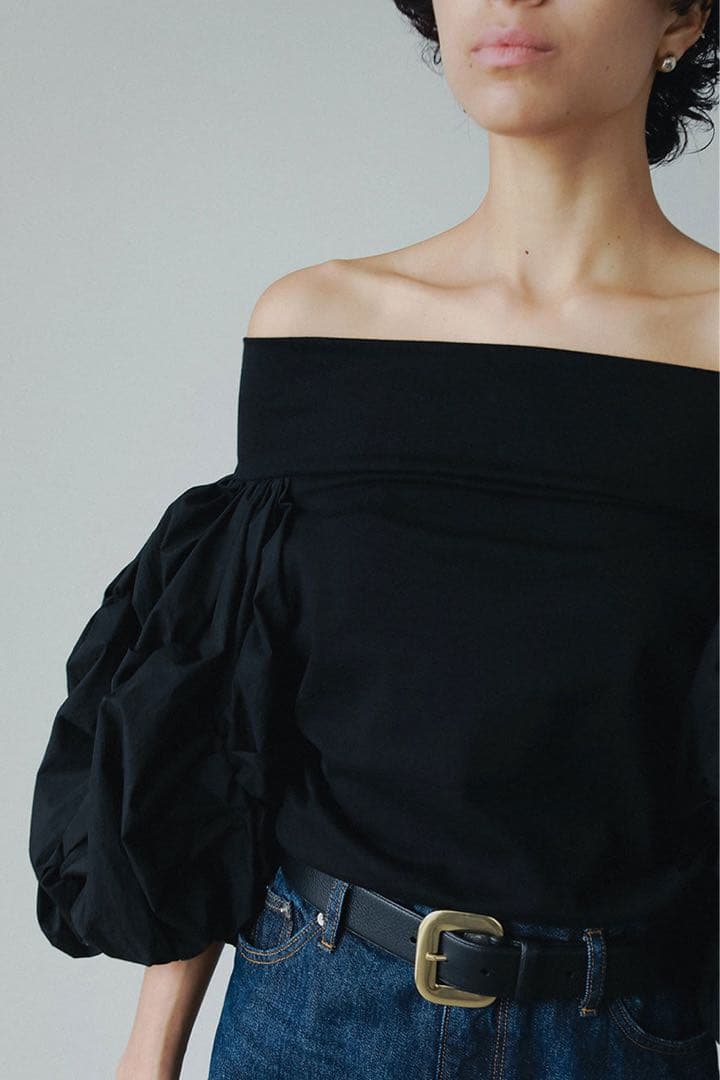 【未使用】HER. オフショルダーボリュームスリーブカットトップス black