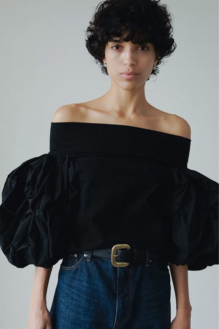 【未使用】HER. オフショルダーボリュームスリーブカットトップス black