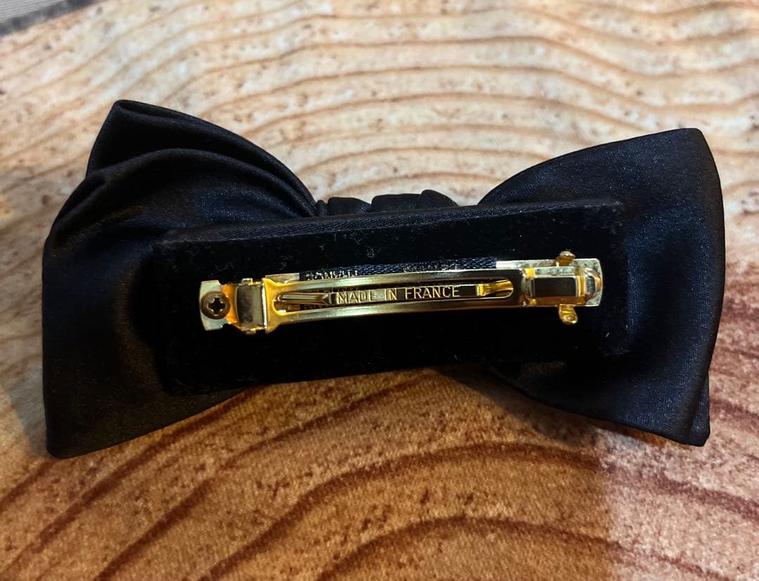 ブラックリボンヘアアクセサリー