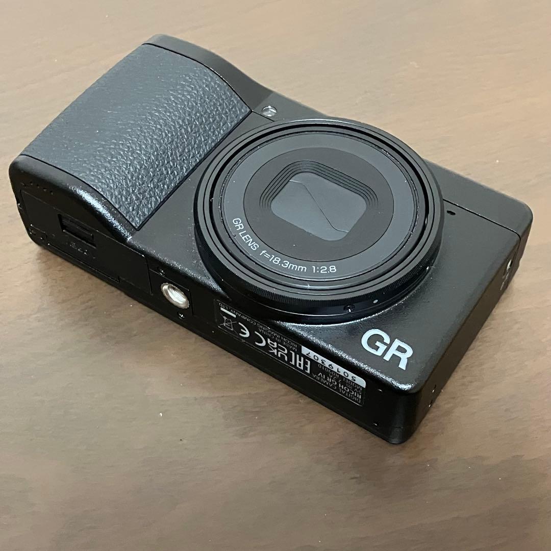 RICOH GR IV ショット数100以下 新品同様　アクセサリー多数付属！
