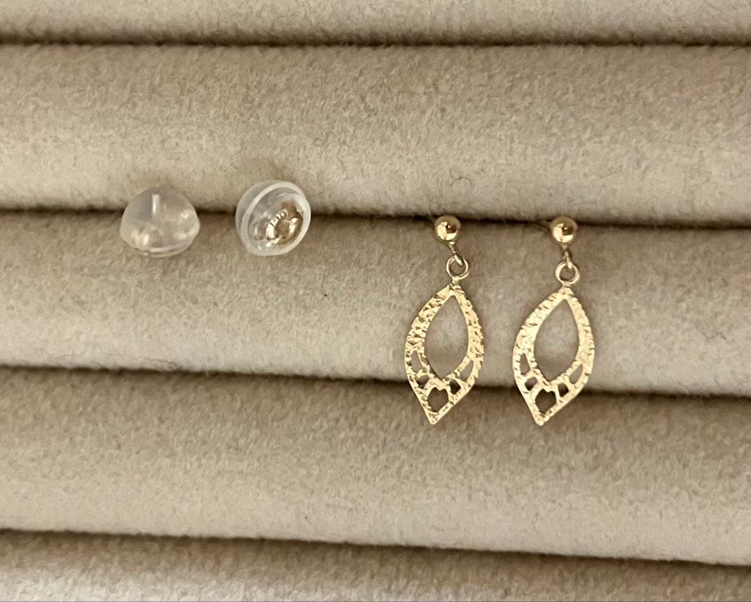 agete アガット K10 ピアス （透かしの葉）