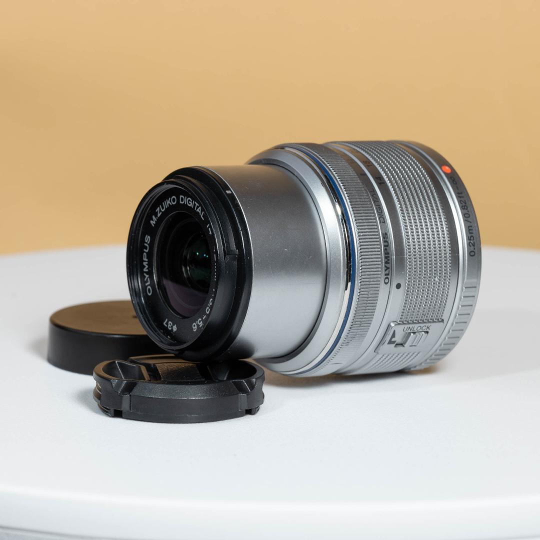 OLYMPUS M.ZUIKO DIGITAL 14-42mm Ⅱ R シルバー