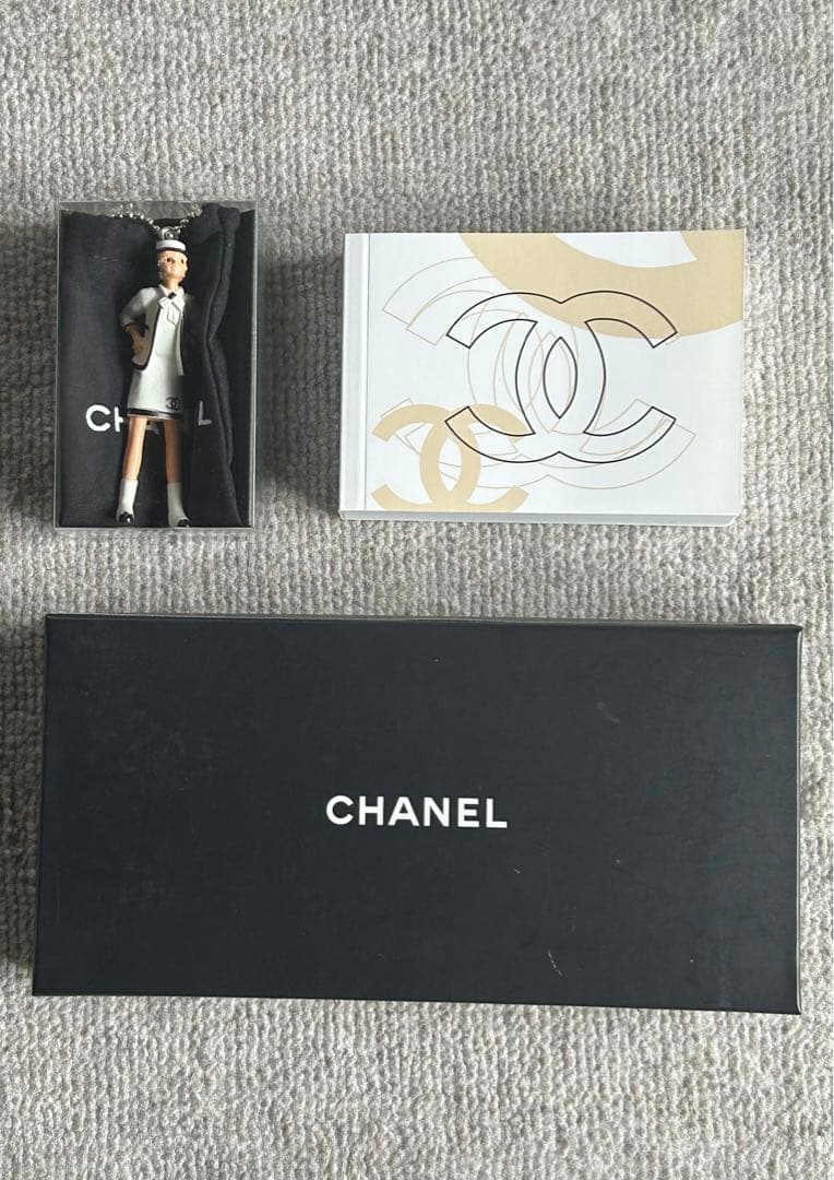 美品　CHANEL チェーン付きフィギュア&パラパラ漫画　新品未使用　非売品