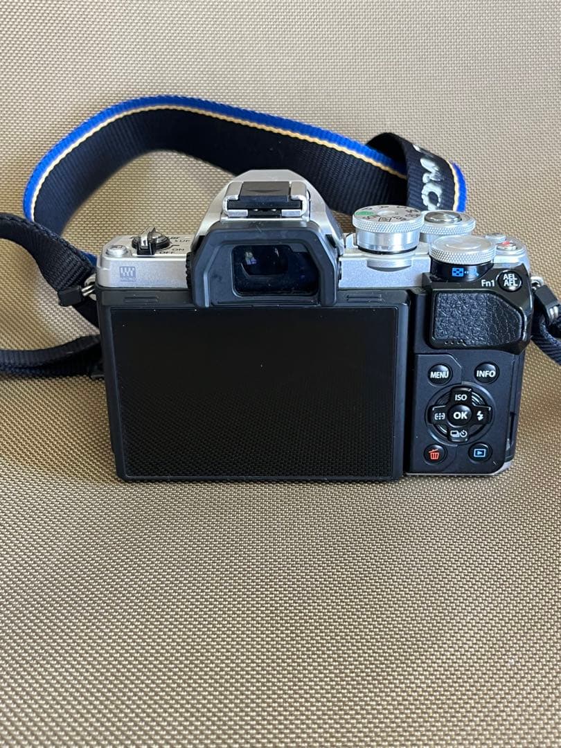 OLYMPUS OM-D E-M10 Mark3＋レンズキット＋社外製バッテリー