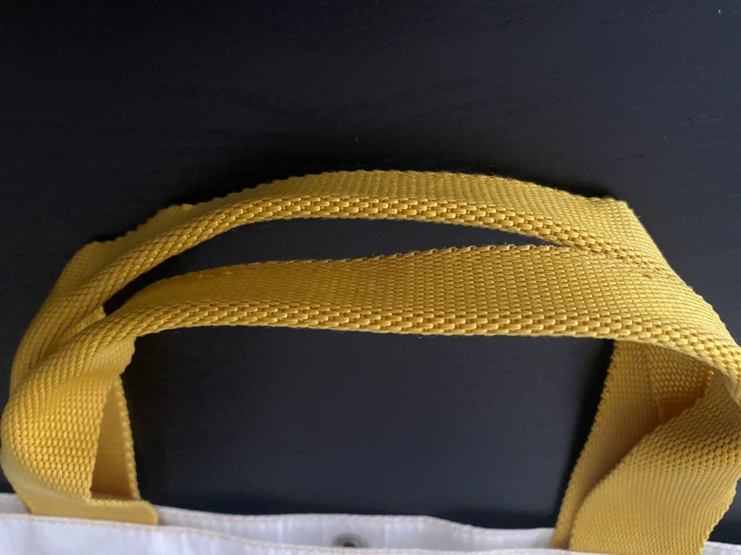 エルベシャプリエ マルシェバック ホワイト×カーキイエロー　Mサイズ