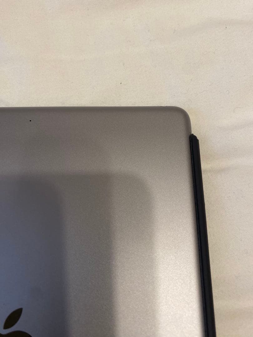 【美品】iPad 第5世代 カバー付き 32GB Wi-Fiモデル