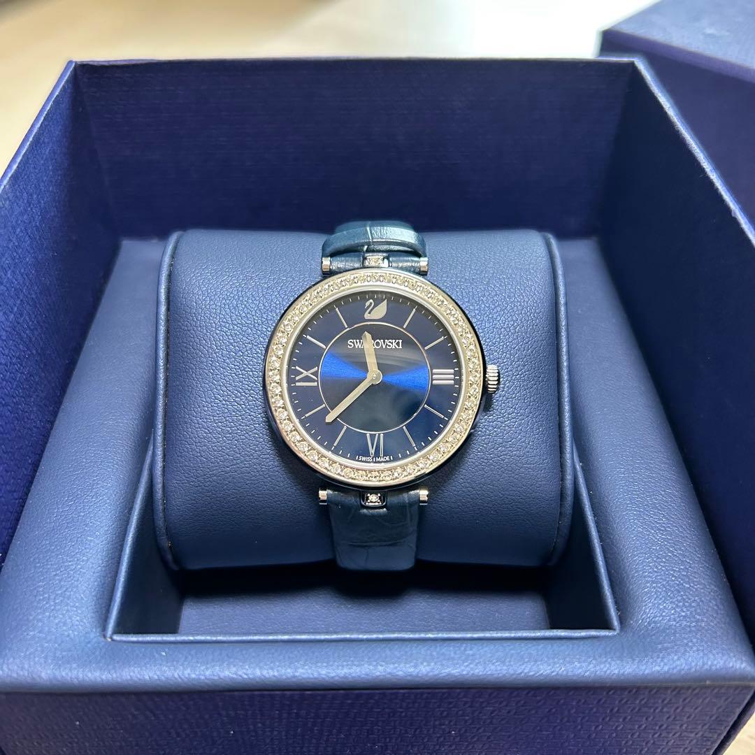 SWAROVSKI　腕時計　ラインストーン