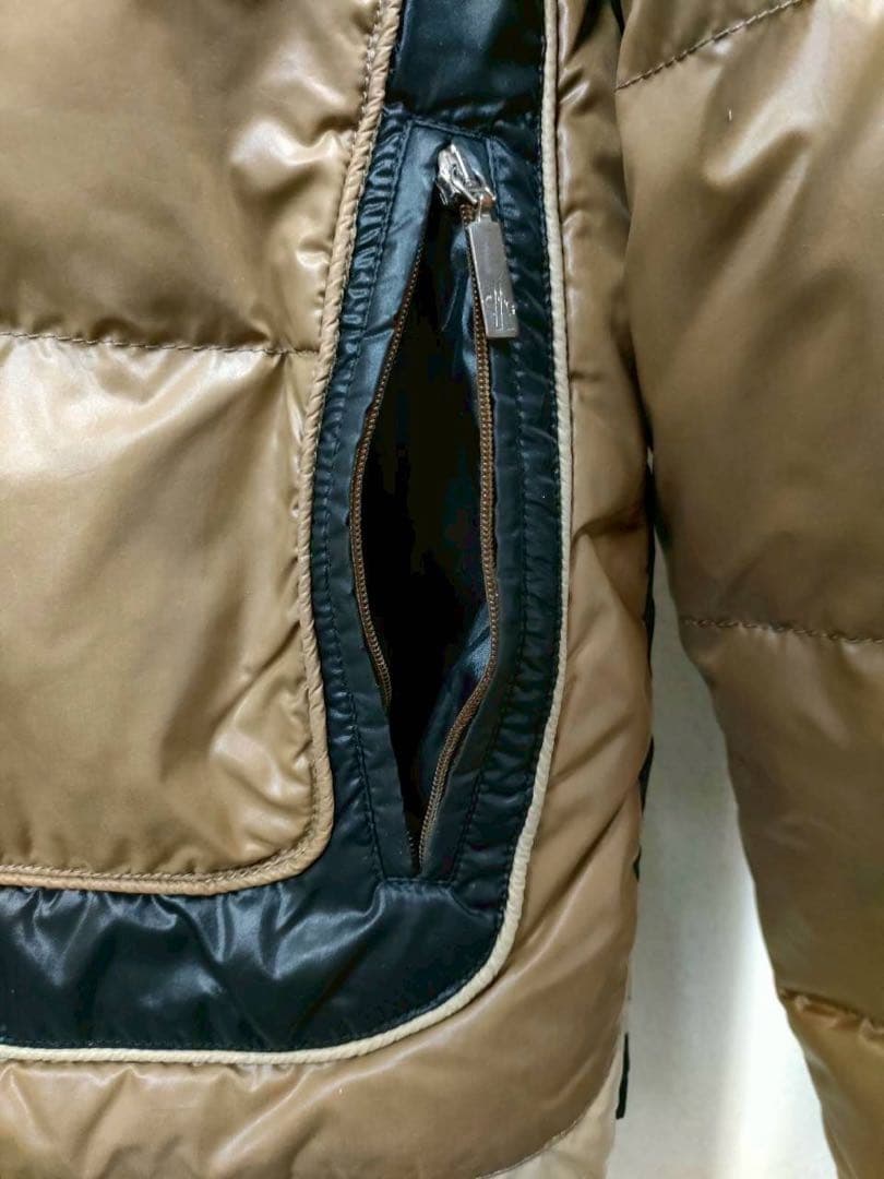 定価　１５万円　モンクレール ダウン　ブラウン系 ショート丈 正規品 レディース