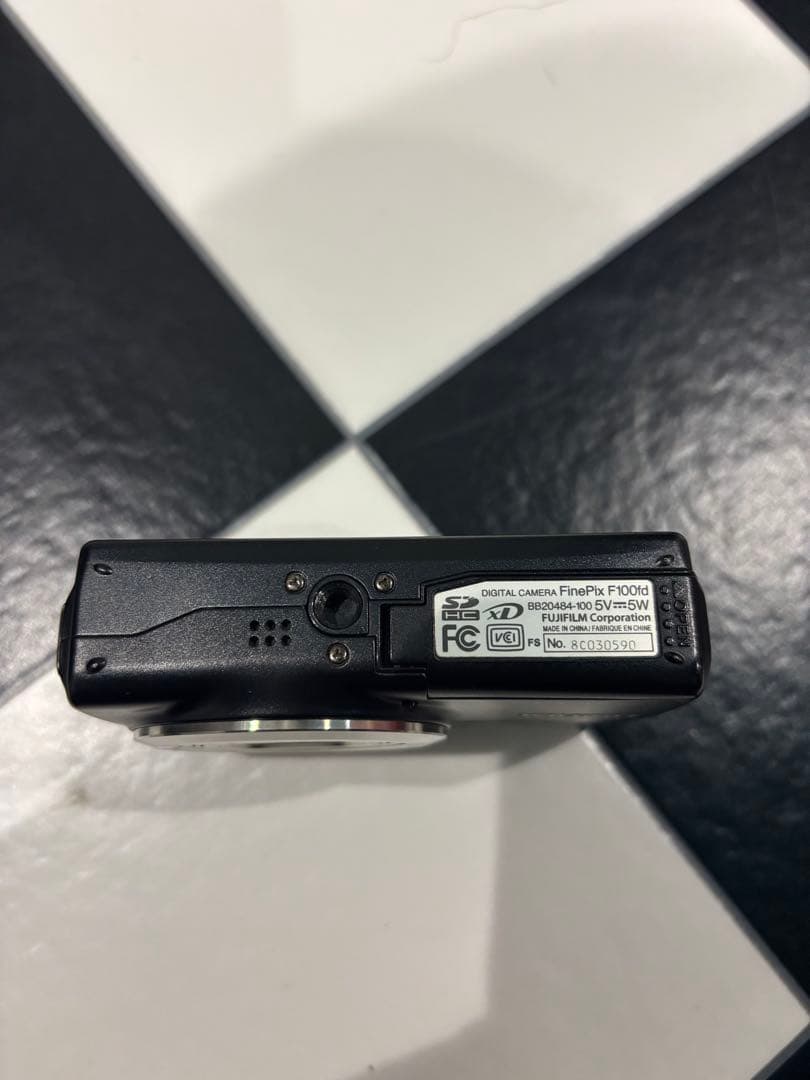 Fujifilm FinePix F100fd ブラック