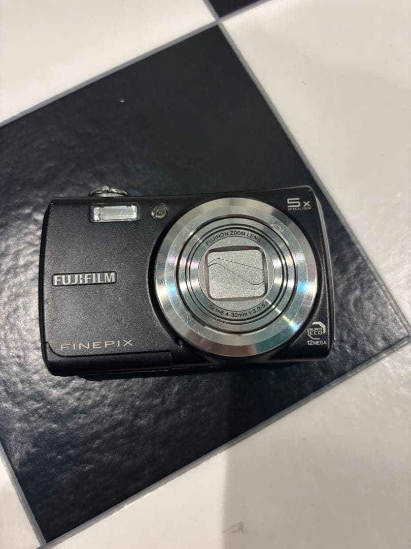 Fujifilm FinePix F100fd ブラック