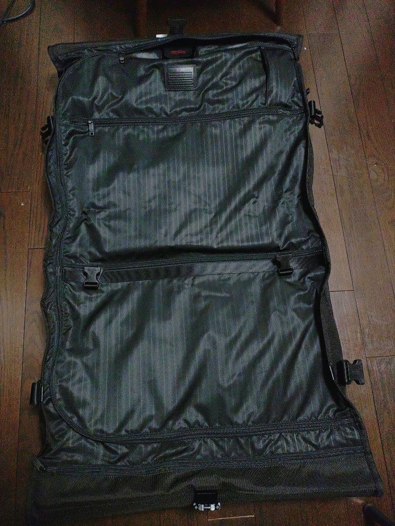 TUMI ガーメントバッグ ブラック ハンガーとシューズケースお付けします。