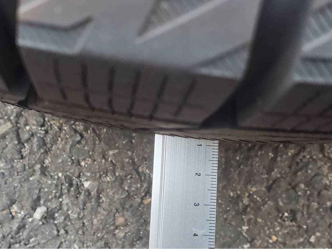  X3,X4 G01,G02スタットレスタイヤ18インチ