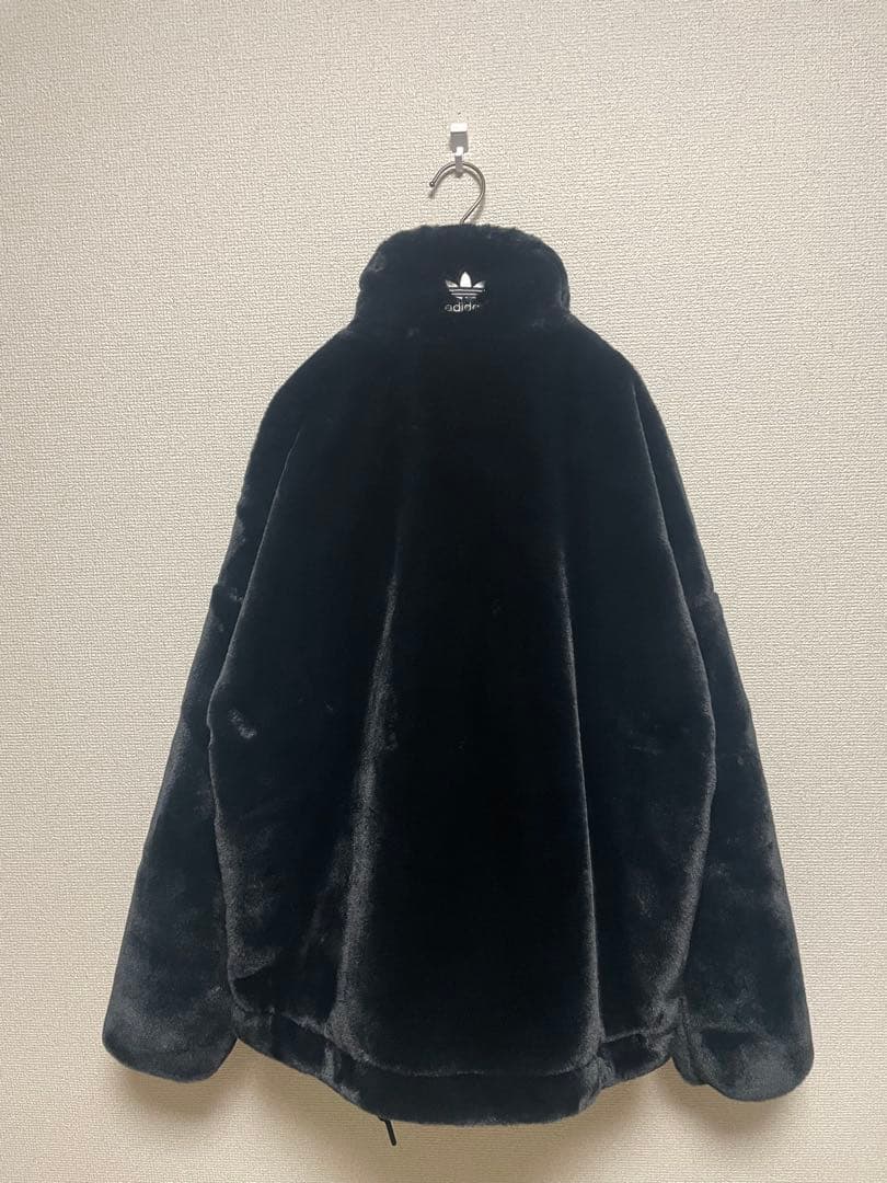 ★美品★ アディダスオリジナルス ファー ジャケット 黒 トレフォイル デカロゴ