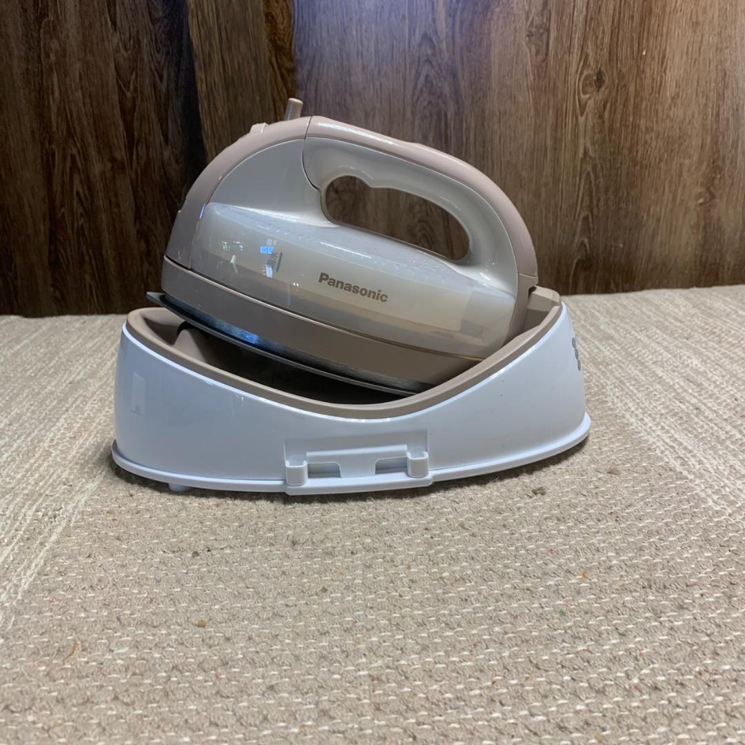 K149 PANASONIC コードレススチームアイロン 2025年