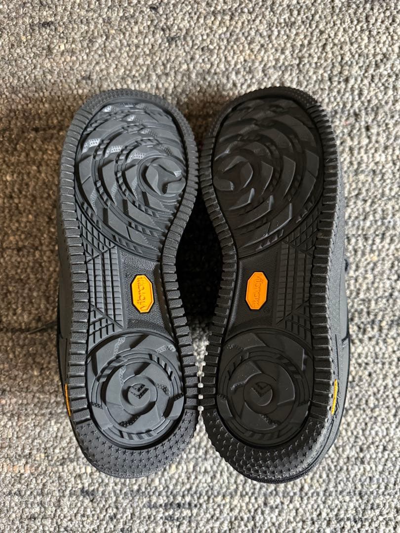 靴 NIKE AIR FORCE 1 GTX VIBRAM