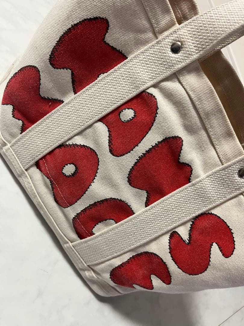 ヒューマンメイド×KAWSトートバッグ　オフホワイト