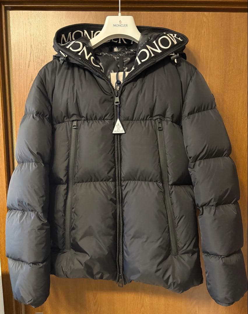 美品　MONCLER ダウンジャケット　Montcla ブラック　サイズ1