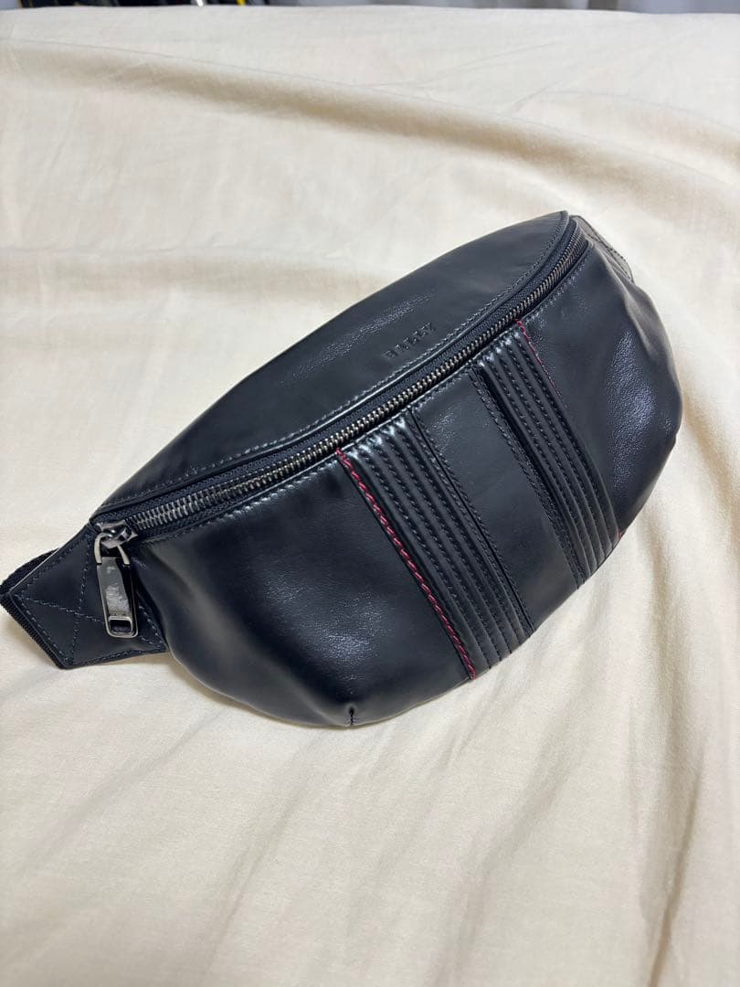 BALLY ボディバッグ ブラック レザー