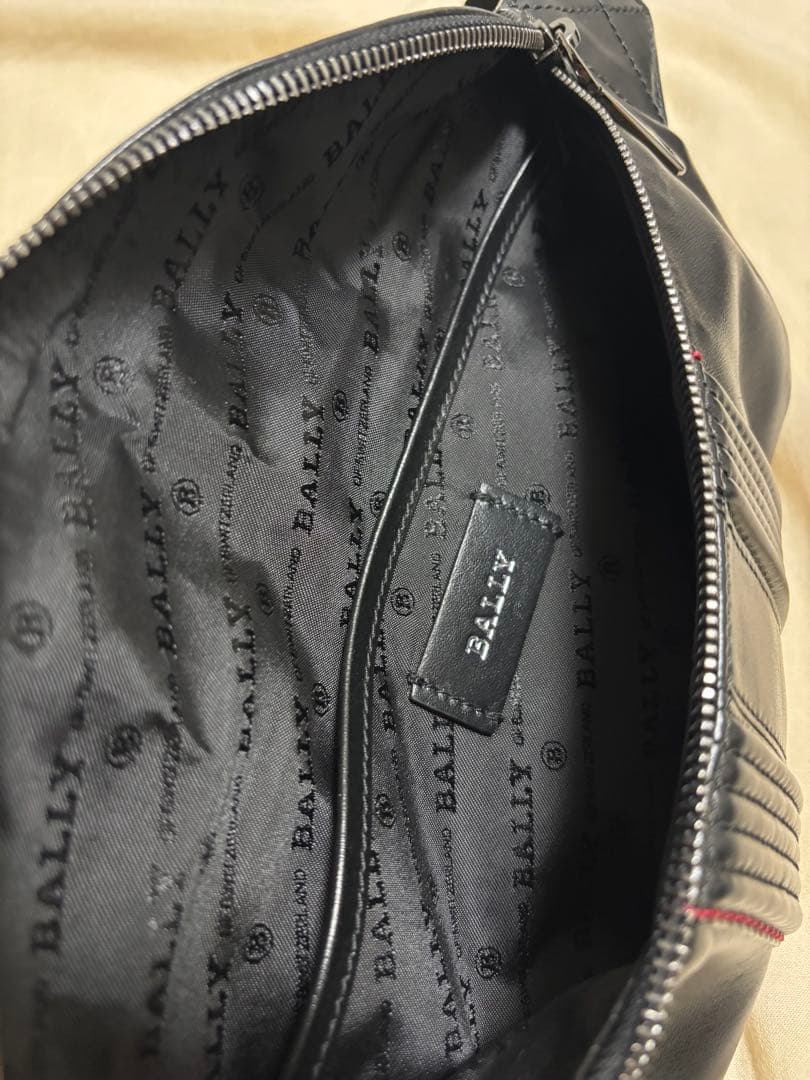 BALLY ボディバッグ ブラック レザー
