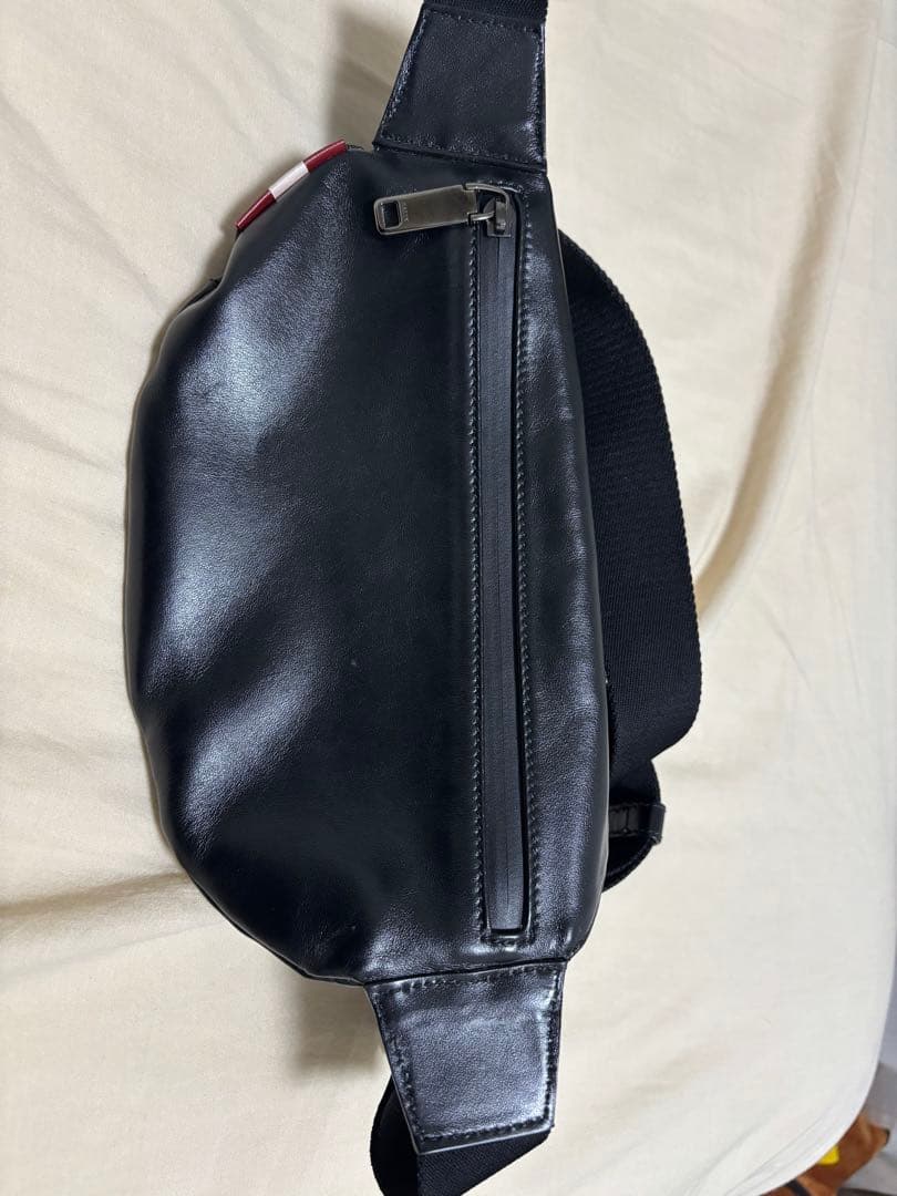 BALLY ボディバッグ ブラック レザー