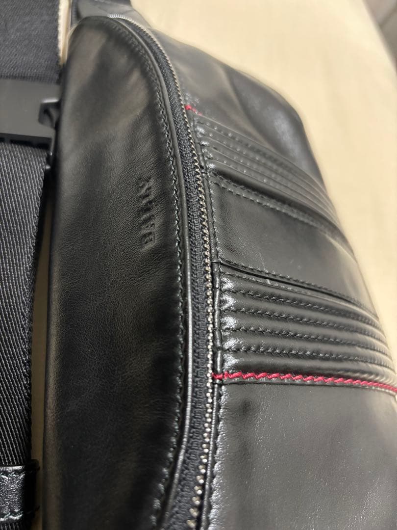 BALLY ボディバッグ ブラック レザー
