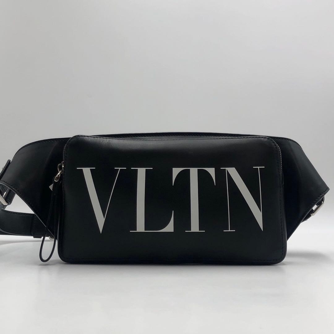 美品 VALENTINO VLTN レザー ボディバッグ 斜め掛け ブラック