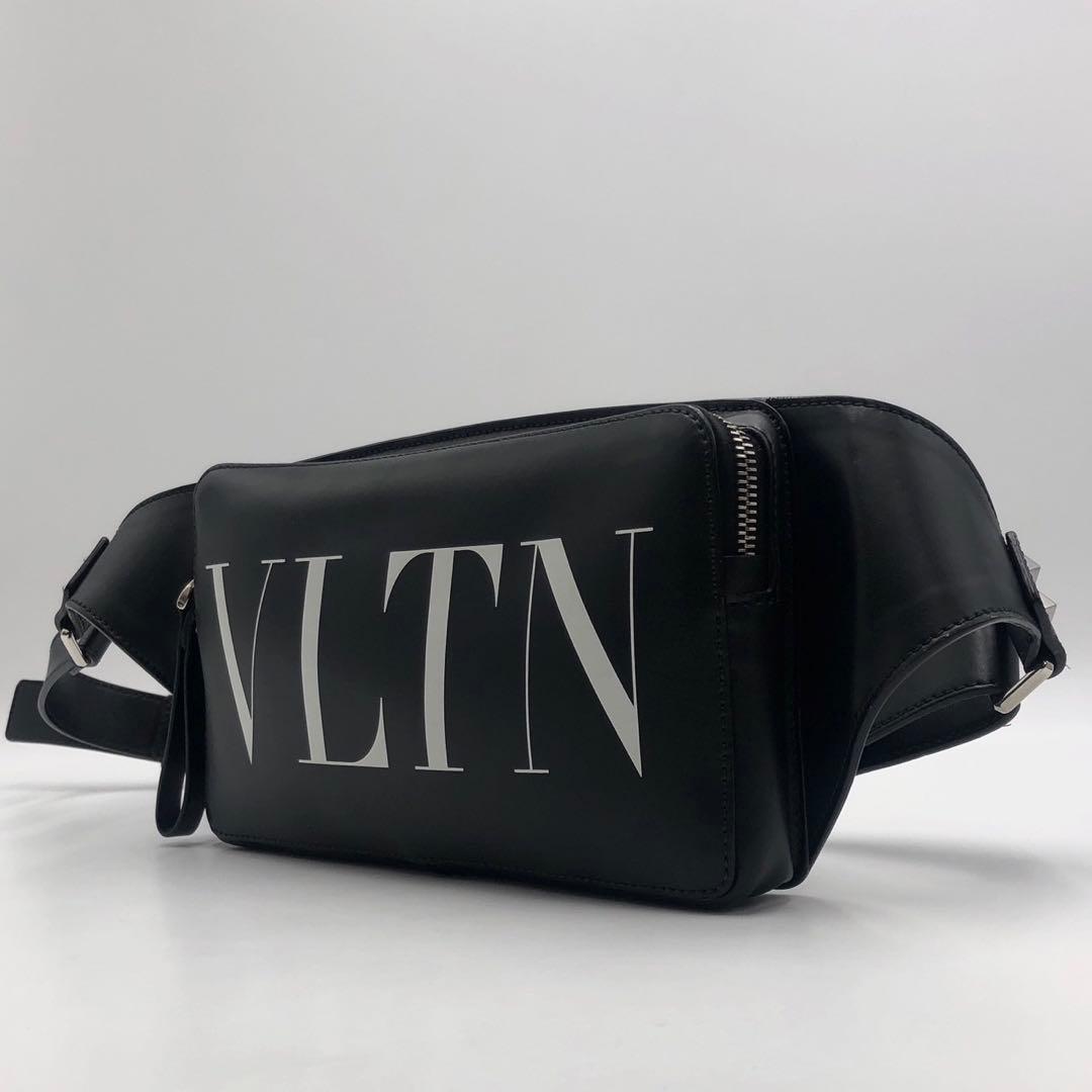 美品 VALENTINO VLTN レザー ボディバッグ 斜め掛け ブラック
