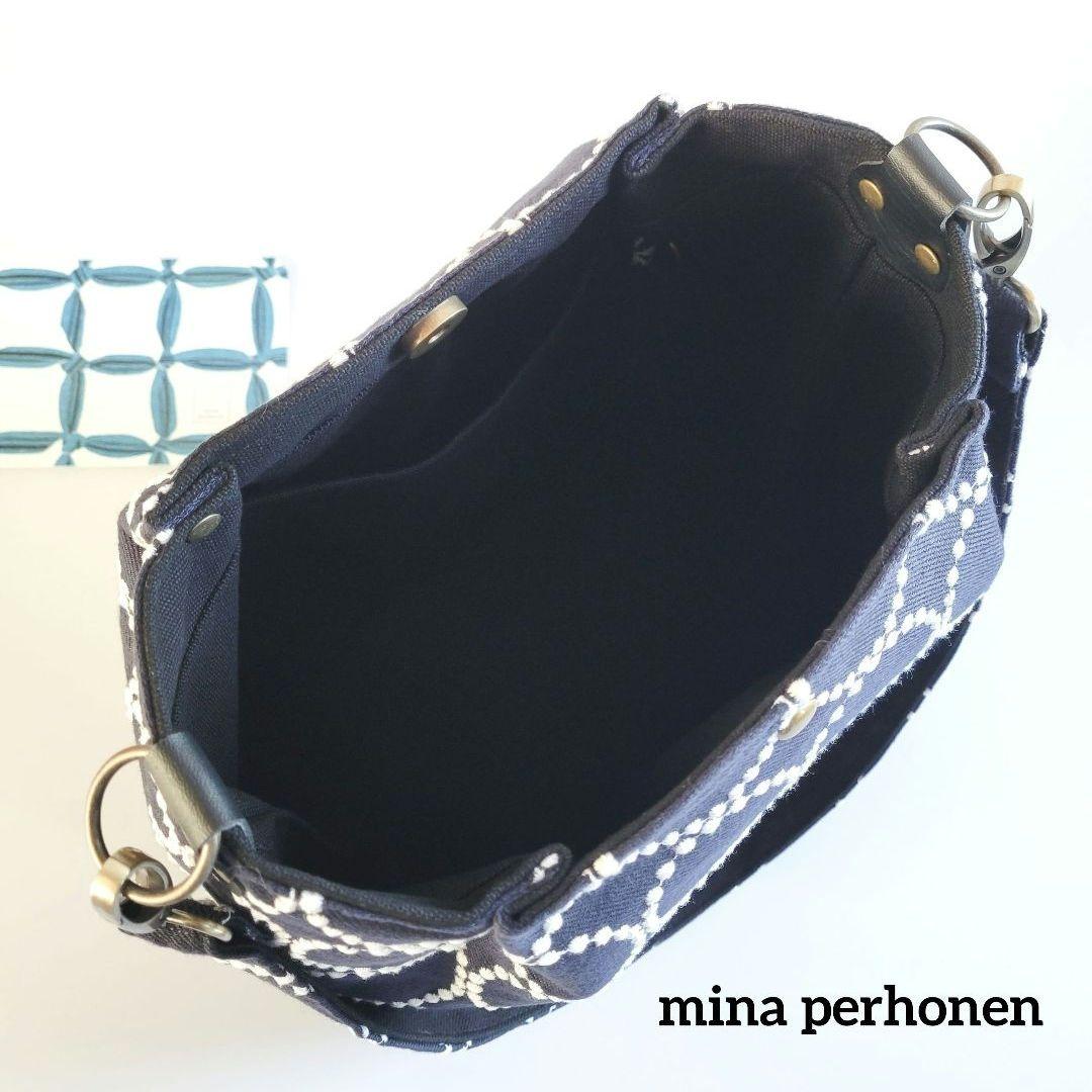ミナペルホネン　大きめショルダーバック 新作タンバリン　(ネイビー)