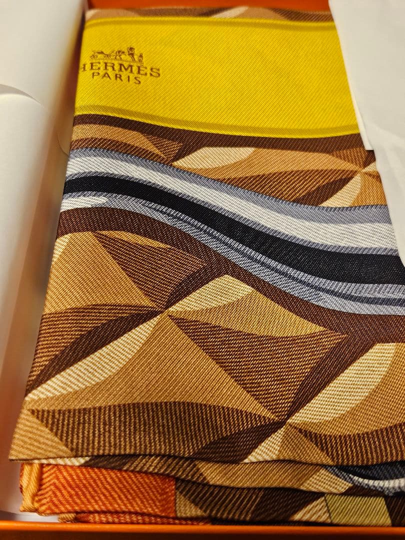 HERMES シルク ハンカチ 幾何学模様