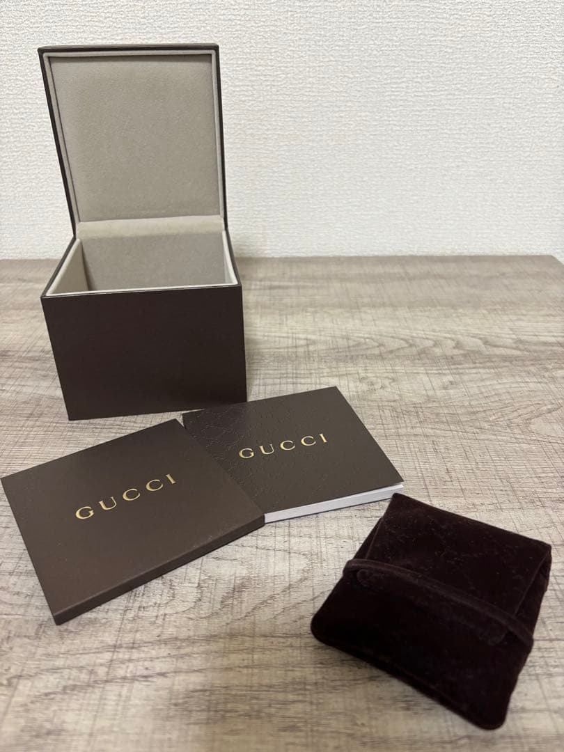 GUCCI ゴールド バングルウォッチ