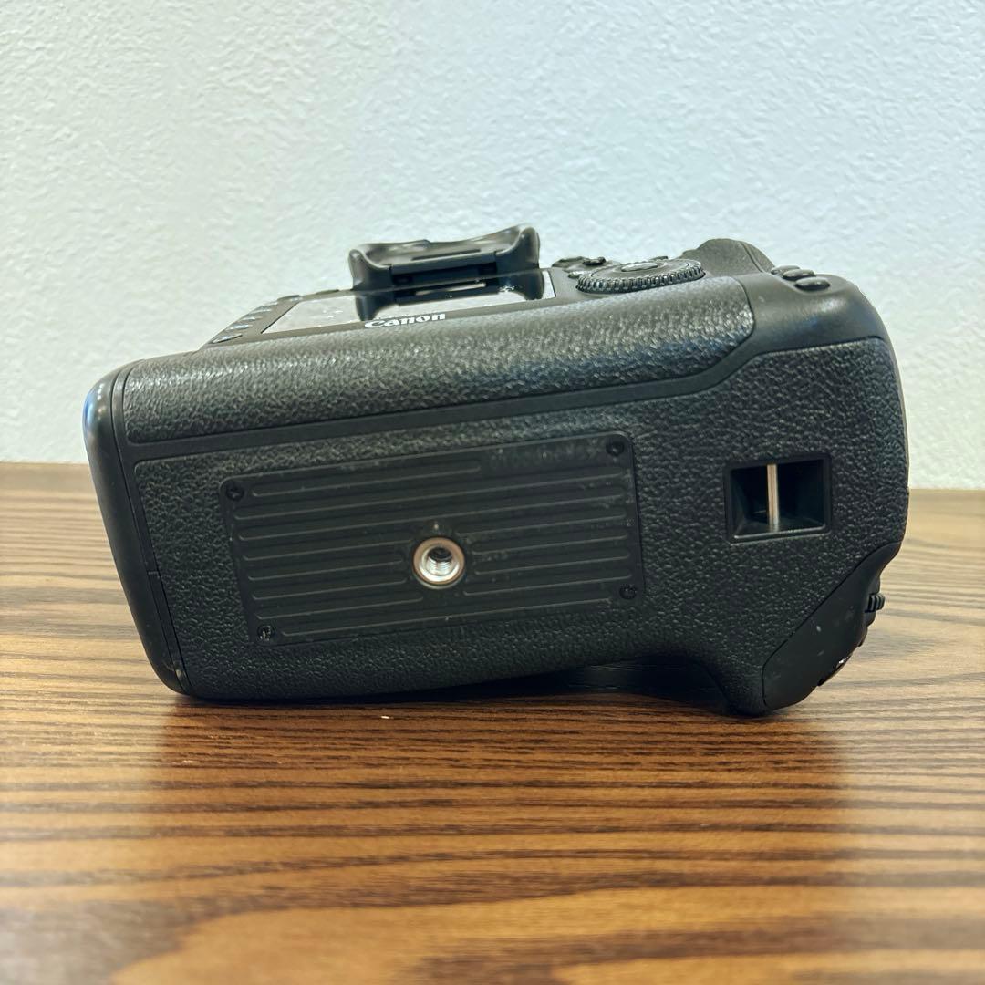 Canon EOS 7D Mark ll + 純正BG 売り切り最終価格!!