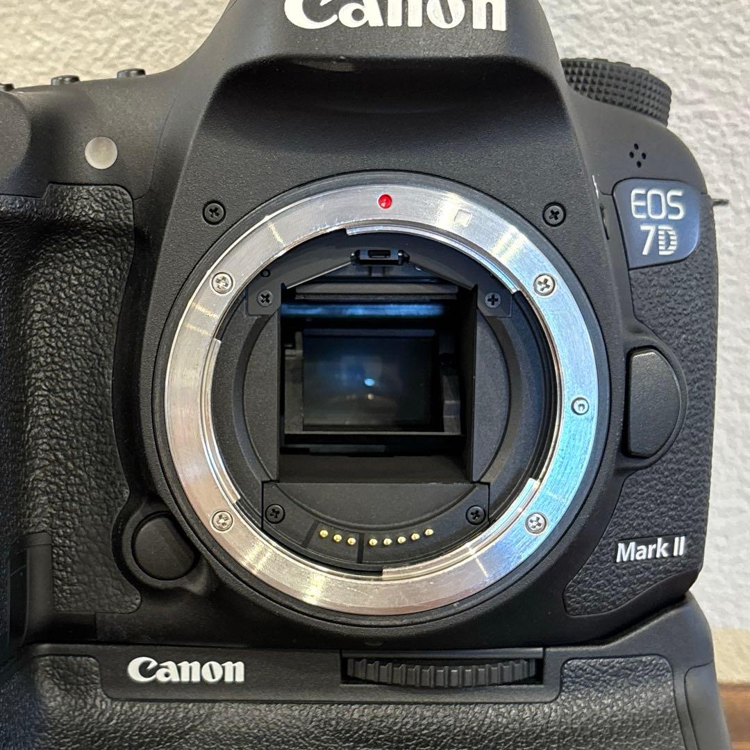 Canon EOS 7D Mark ll + 純正BG 売り切り最終価格!!